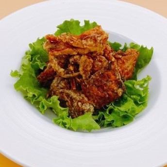 Fried garlic of migratory crab and soft shell crab