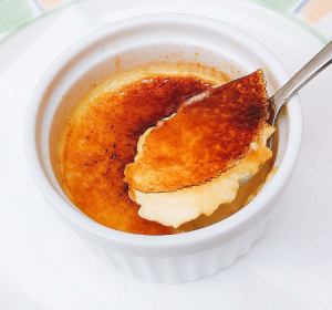 Creme brulee and ice cream