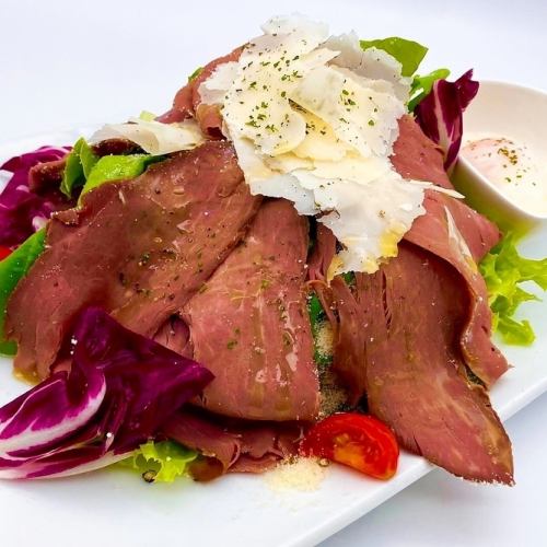 Roast beef salad with soft-boiled egg