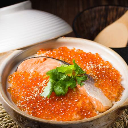 Salmon and salmon roe rice in clay pot (2 servings)