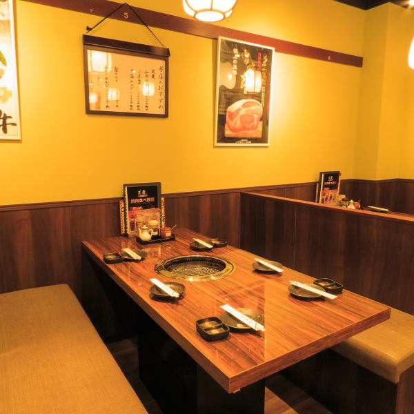 [For 4 to 8 people] Tokuryu's popular table seating ☆ It's a great space for customers who want to cherish the atmosphere.Indirect lighting and lights in the store that create a warm atmosphere, so please spend your time slowly.We also have many great all-you-can-eat courses.