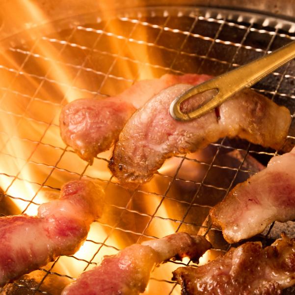 【1～4名様】徳龍は全席に炭火を使用！！焼くほどに香る炭の風味で上品な和牛をあぶり、美味しいお肉を焼きあげます。お肉の旨みを閉じ込める焼き方が得龍流☆★和牛素材の旨みをそのまま味わって下さい♪お得な食べ放題のコースも多数取り揃えております。安いだけじゃない！上質なお肉をお手頃価格でご提供致しております