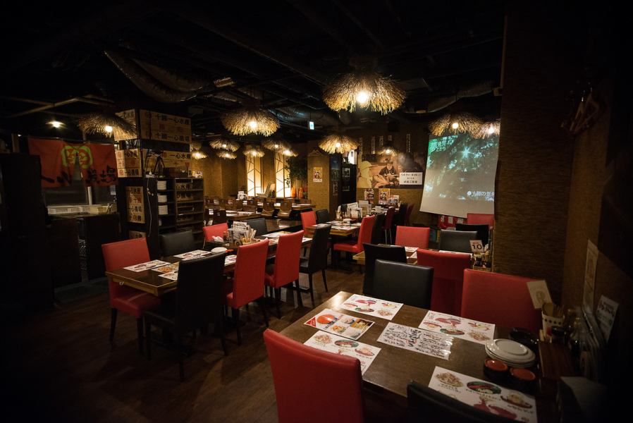 Equipped with a large screen! We will lend it free of charge to customers who make reservations in groups.Please use it for various parties such as welcome and farewell parties and wedding parties.Since a roll screen is installed, it can be used as a semi-private room.