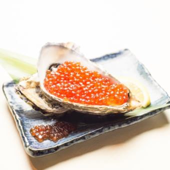 [From Hokkaido] Raw oysters ~ with spilled salmon roe ~ (2 pieces)