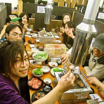「かんぱ～い！」活気溢れる店内で自慢の焼肉を☆※写真は系列店です