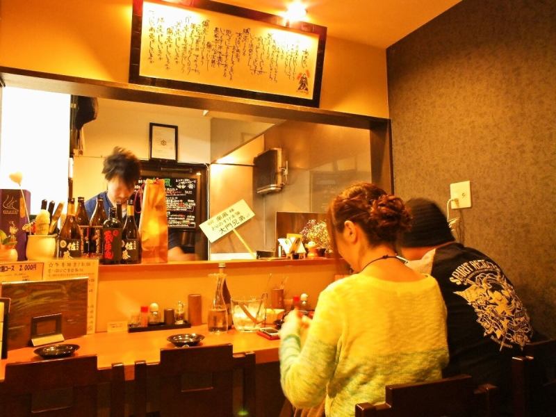 The counter on the 1st floor is a seat where you can talk with the calm and friendly store manager and staff.It is recommended to come by yourself.The proud skewers are carefully grilled right in front of you.