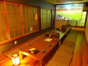 二楼的榻榻米房间，可用于观看足球比赛和儿童运动社交聚会等各种场合。