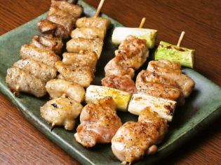 Domestic chicken skin skewers (salt / sauce)