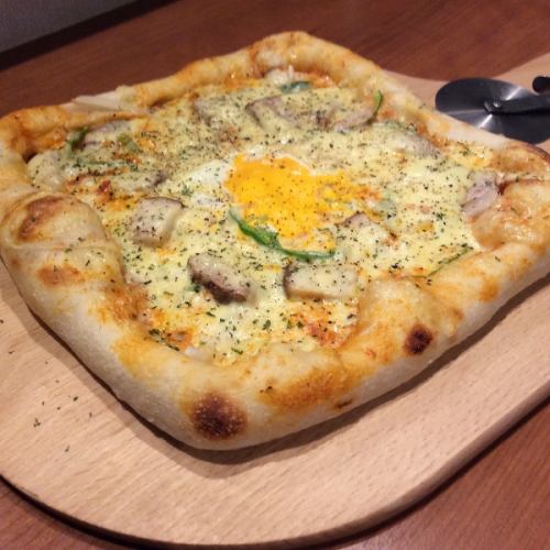 BTT pizza (bacon, onions, eggs ♪)