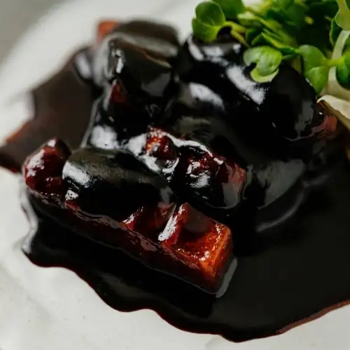 【当店人気トップクラス！黒酢の酢豚】