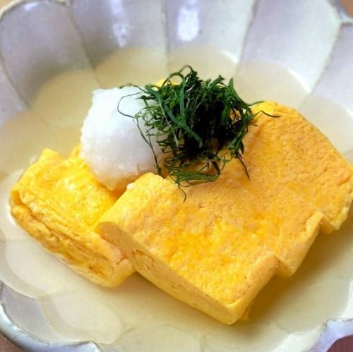 Rolled eggs soaked in dashi stock