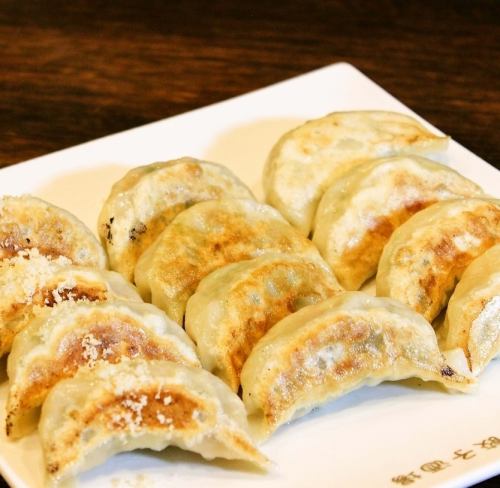The most popular★Piping hot fried dumplings handmade in store