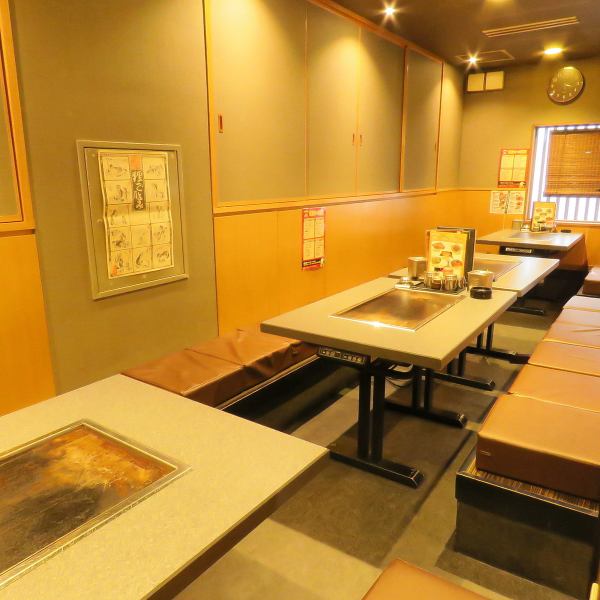 [Tables for 6 people x 5 tables] Table seats where you can sit comfortably.Please use it in various situations, such as with your family or friends.You can spend a relaxing time while enjoying the atmosphere inside the store.