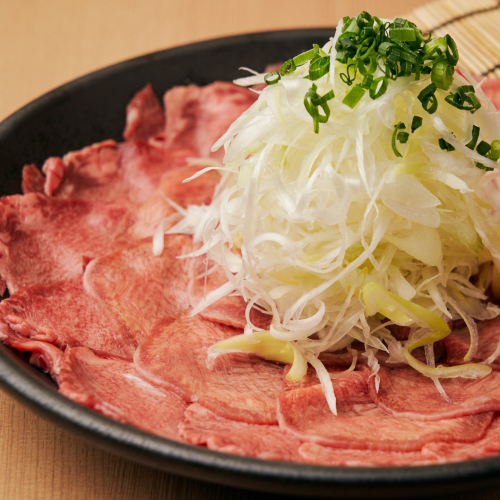 Beef tongue shabu-shabu with plenty of green onions is truly exquisite!