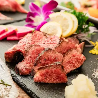 -冬季肉食盛宴- 8道菜，包括烤牛腩排和肉壽司 [2.5小時暢飲]