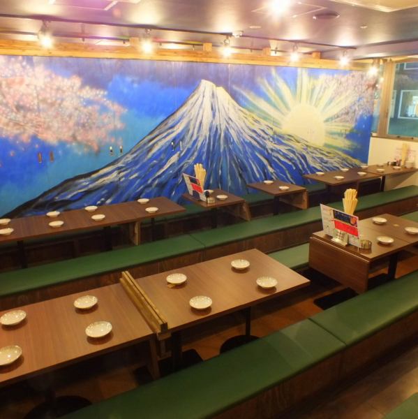 一邊看富士山一邊......充滿BOX座位，你可以隨便使用！下班後喝黃瓜的空間非常完美！