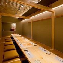 Depending on the number of guests, you can use the private room by dividing it up to the bran.It can also be used by a large number of people up to 24 people.