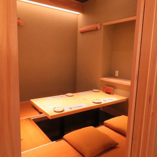 [Complete private room for a small number of people] 4 or 6 people... This seat is recommended for face-to-face meetings, entertaining, and dinner parties.You can spend more comfortable time in the relaxing digging table seat.For various banquets such as welcome receptions ◎