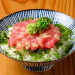 本マグロトロたくご飯