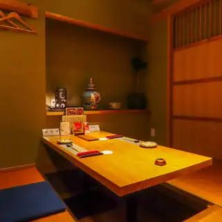 接待に最適。掘りごたつ席個室は4名~6名でご利用可能です。