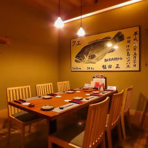 <p>少人数での静かなお食事から、ご家族の大切なお祝いの席まで幅広く対応いたします。</p>