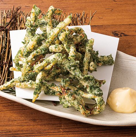 Grilled stingray fin/fried squid with seaweed