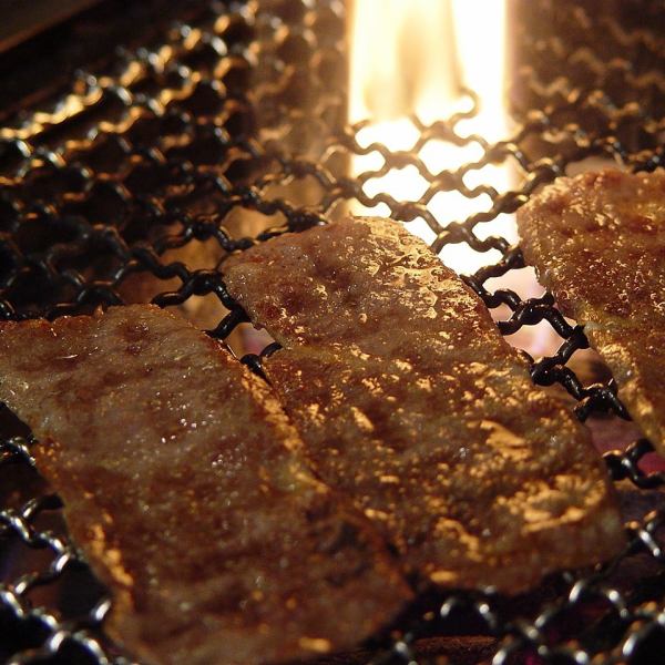 韓国さくら亭本店はオープン以来ずっと炭火焼！ますますお肉が美味しくなりますね！