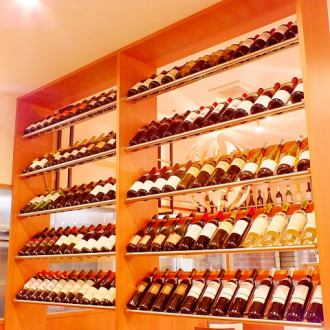 ワインセラーも完備し、お料理に合ったお酒もお楽しみ頂けます。