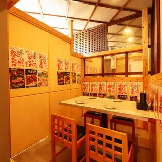 我们有靠窗的座位，非常适合约会和闺蜜聚会！我们也可以根据您的人数安排座位，无论是公司聚餐还是家庭聚餐，请随时告诉我们。[自助餐/无限畅饮/无限吃/无限畅饮/肉类/奶酪/惊喜/生日/女生之夜/包厢/天门馆]