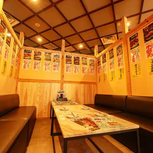 对于大型聚会，例如公司迎新会和欢送会、同学聚会和婚礼后的派对，我们建议预订私人场地。有关灯光、音响系统和其他派对设备的问题，请随时与我们联系。我们的派对策划师将提供全程支持！【无限量畅吃畅饮/肉类/惊喜/生日/女生之夜/包间/天门馆】