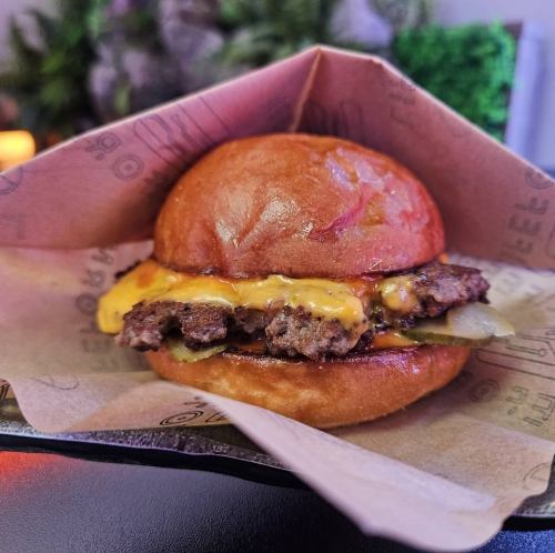 本場アメリカのスマッシュバーガー～手作りバンズと牧草牛パティの贅沢な味わい～