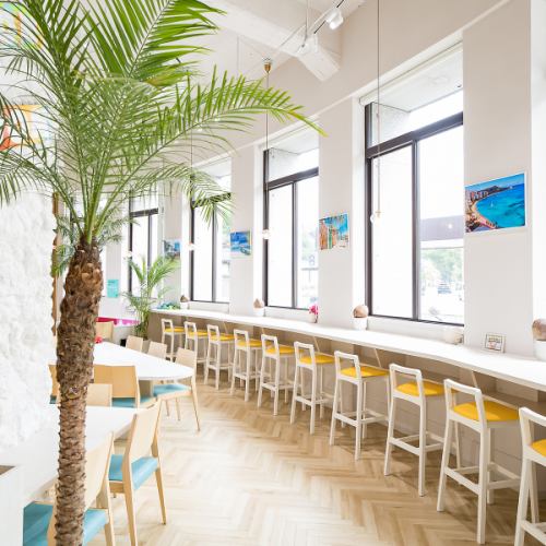 ハワイの風を感じられる店内◆貸切も可能です