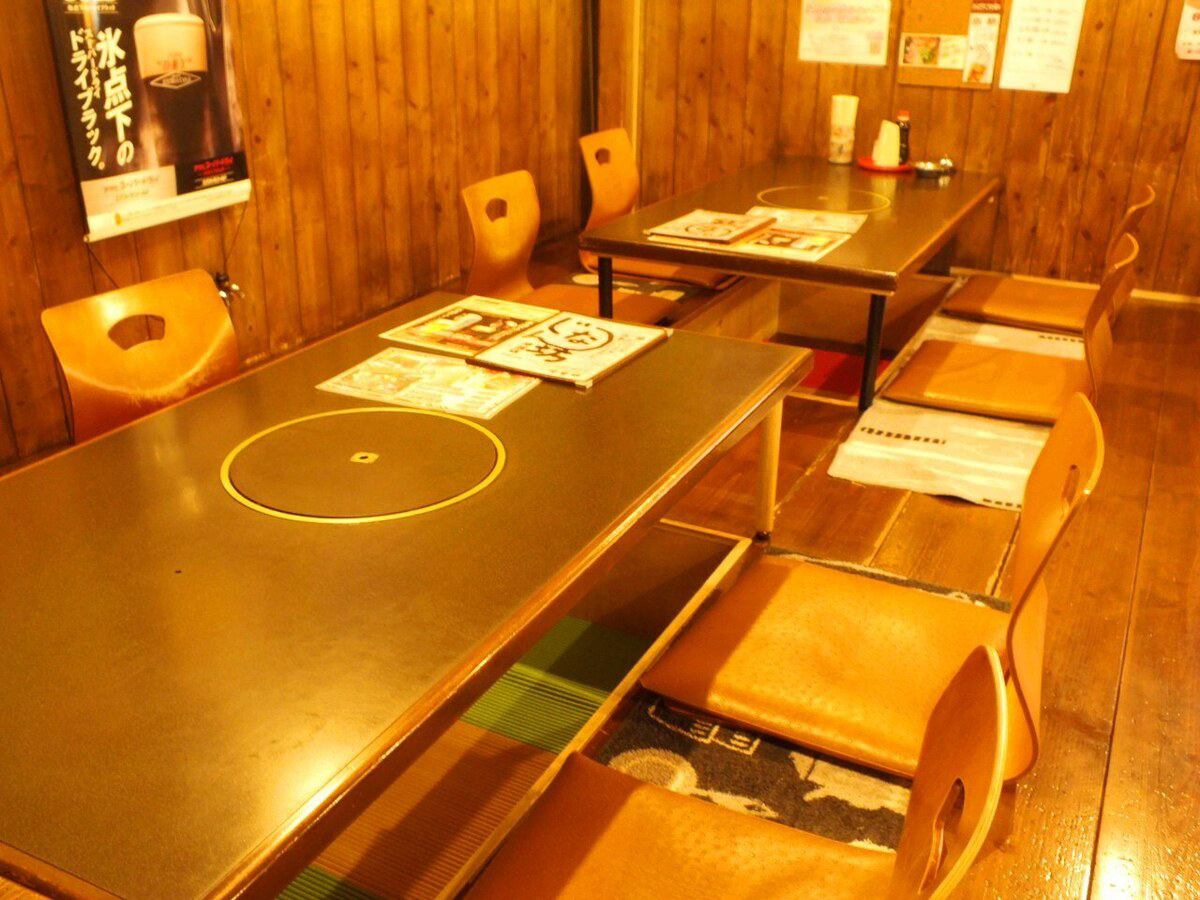 ご家族・お子様連れにも安心の広々掘りごたつ席をご用意♪