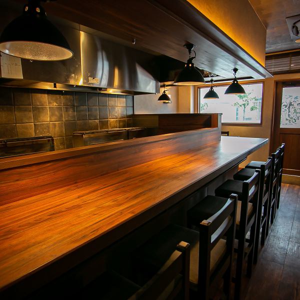 Counter seats that are easy for one person to use.The counter seats are also ideal for crispy drinks on the way home from work. ◎ We also order food and serve alcohol, so you can drink at a great price, so feel free to drop by!