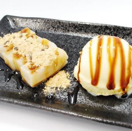 [Cold and popular ice cream] The manager's recommended dessert !!! Kuromitsu Kinako Mochi Ice Cream ☆ 439 yen