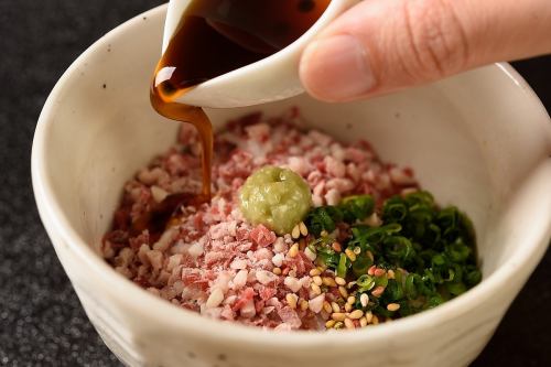 充满北海道十胜牛风味的「极品牛肉片饭」