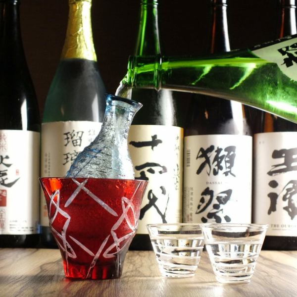 [酒品種類豐富◎日本酒的講究] 備有多種日本名酒。還備有“Dassai”等高級清酒。