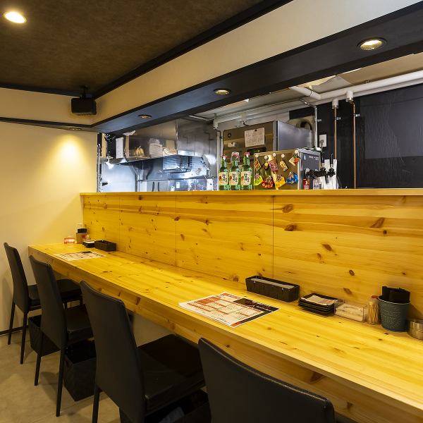 お一人様のご来店を心から歓迎いたします!周りを気にすることなくリラックスできる心地よい空間が自慢です。ゆったりと流れる時間の中で、美味しい料理やお酒を心ゆくまでお楽しみください◎!