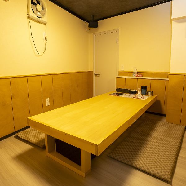 店全体を貸切でご利用いただけ、会社の宴会や特別な集まりに最適!お一人で静かに飲めるカウンターと、仲間とゆっくり話せるお座敷の両方があります。ニーズに合わせて使い分けができる居心地の良い空間です♪!