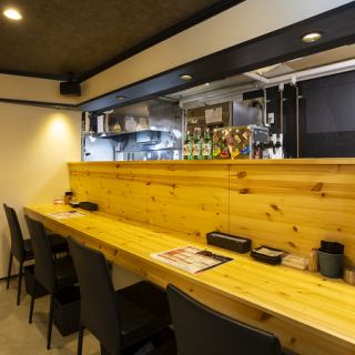 《お1人様でも気兼ねなくご利用いただけるカウンター席です◎》