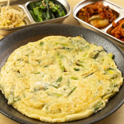 自家製の味が光る!韓国の食卓を再現した空間◎