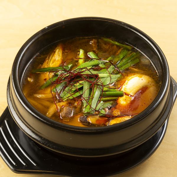 【熱々の誘惑!ふわふわ豆腐が主役の旨辛な鍋。】スンドゥブチゲ