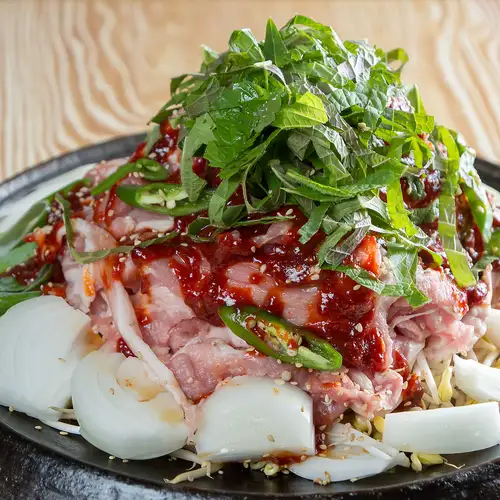 豆芽烤肉的美味辛辣令人上瘾！（可供2人或以上食用）