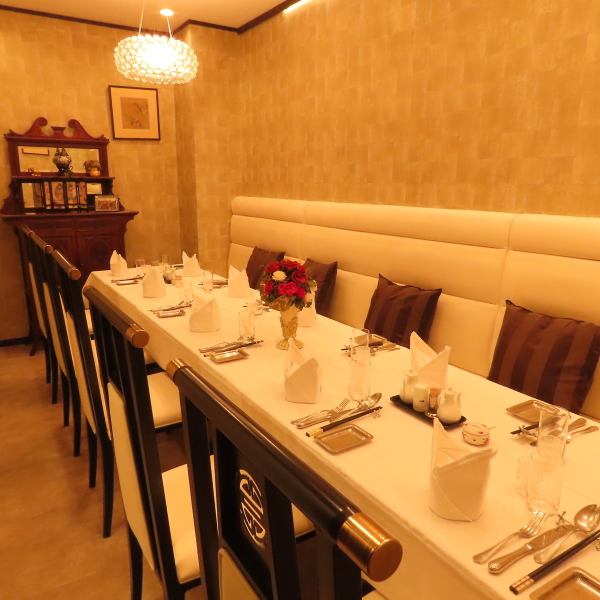 3名から最大50名様まで利用できる個室をご用意。接待や宴会に最適な空間で、ゆったりとしたひとときをお楽しみいただけます。大切な会食にぜひご利用ください。