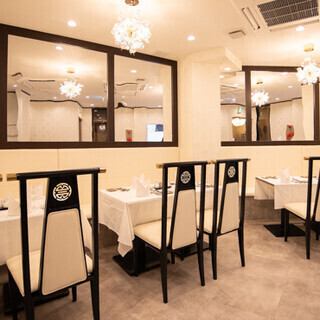 4～16名様がご利用いただけるスタンダードなお席です。ご家族や友人同士でのお集まりなど幅広いシーンに◎