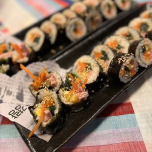 Korean seaweed roll kimbap