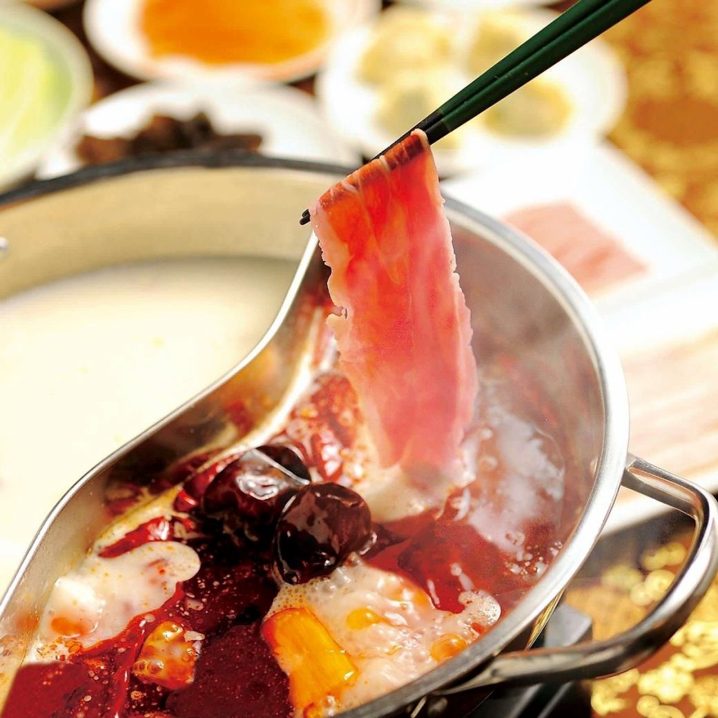 薬膳たっぷりの火鍋は中国全土で愛されているポピュラーな鍋料理