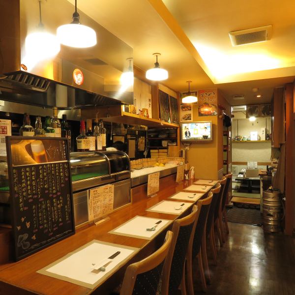 If you come here, you can enjoy delicious Hiroshima food at once ♪ Counter seats that are easy for one person to enter.The distance to the shopkeeper is so close that you can enjoy as much as you like at the counter tonight ... for an adult date or for one person who enjoys talking with the shopkeeper ...