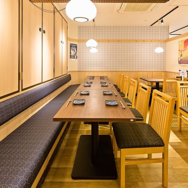 [For banquets] You can also reserve the entire floor for up to 30 people. Please feel free to contact us for the minimum number of people.There are various tables in the spacious store, and groups are also OK♪