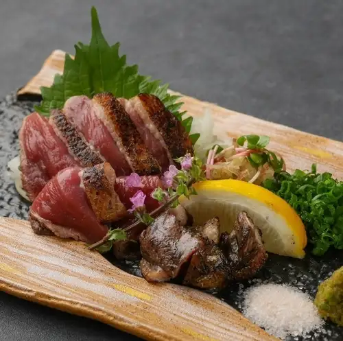 旨味引き立つ!新鮮な河内鴨の極上炙り刺し
